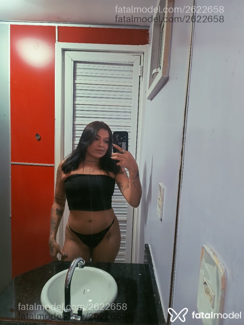 Acompanhante mulher morena (o) de olhos castanhos - Lua