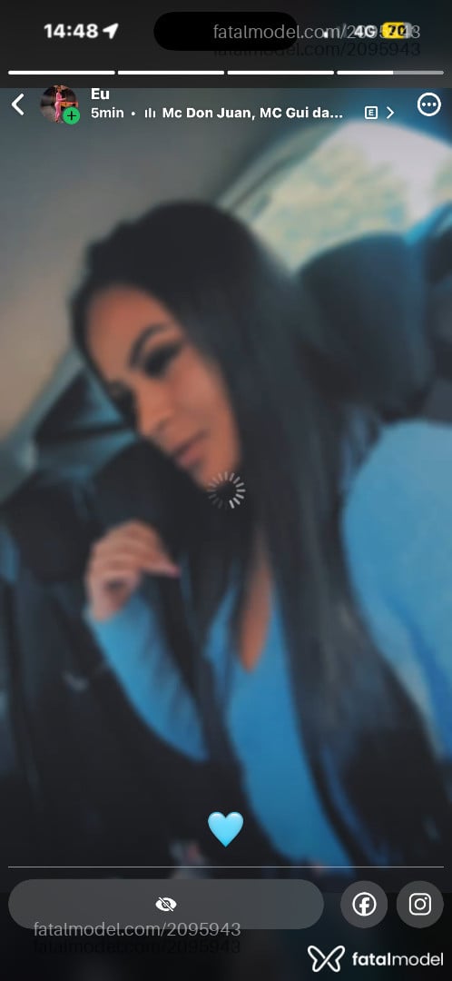 Acompanhante mulher com cabelo castanho de olhos castanhos - Scarlett Vélin Acompanhante mulher com cabelo castanho de olhos castanhos - Scarlett Vélin
