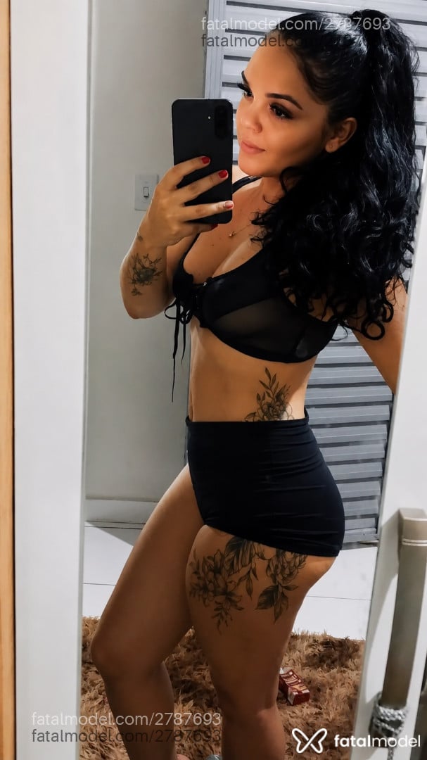 Acompanhante mulher morena (o) de olhos castanhos - Mirela