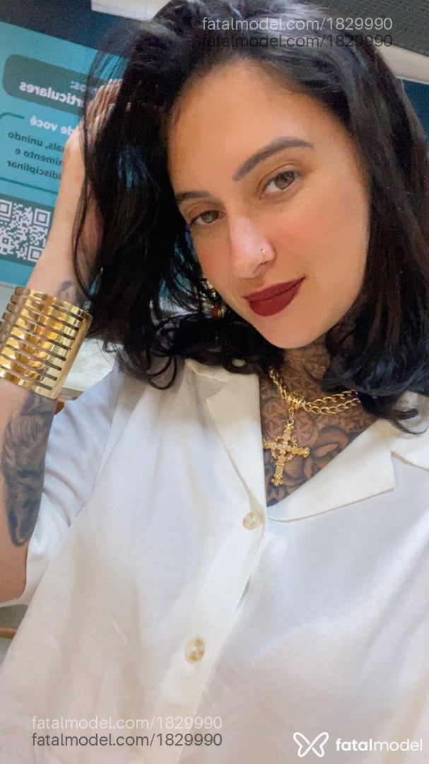 Acompanhante mulher com cabelo castanho de olhos mel - Renata