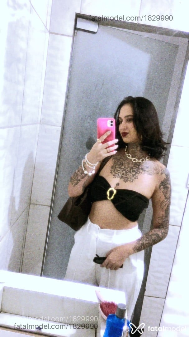 Acompanhante mulher com cabelo castanho de olhos mel - Renata