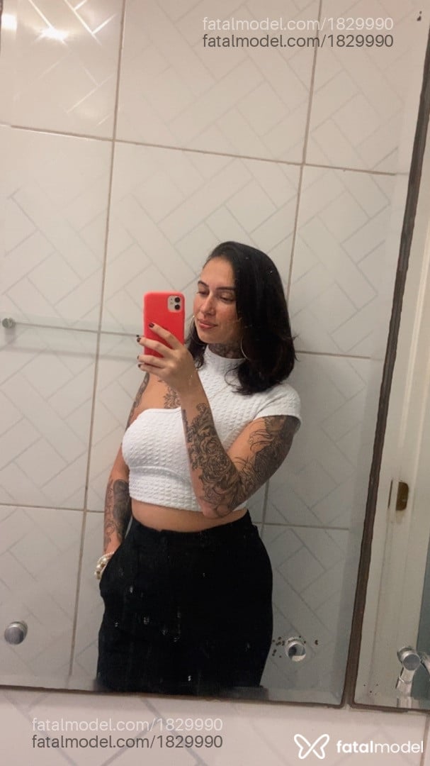 Acompanhante mulher com cabelo castanho de olhos mel - Renata