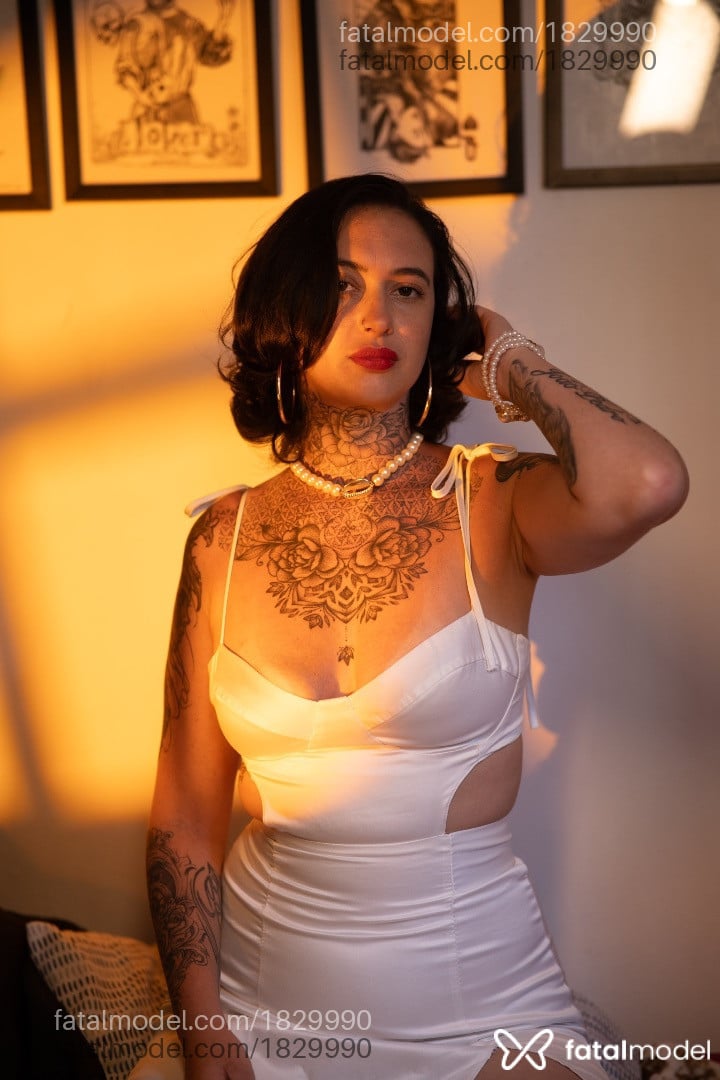 Acompanhante mulher com cabelo castanho de olhos mel - Renata