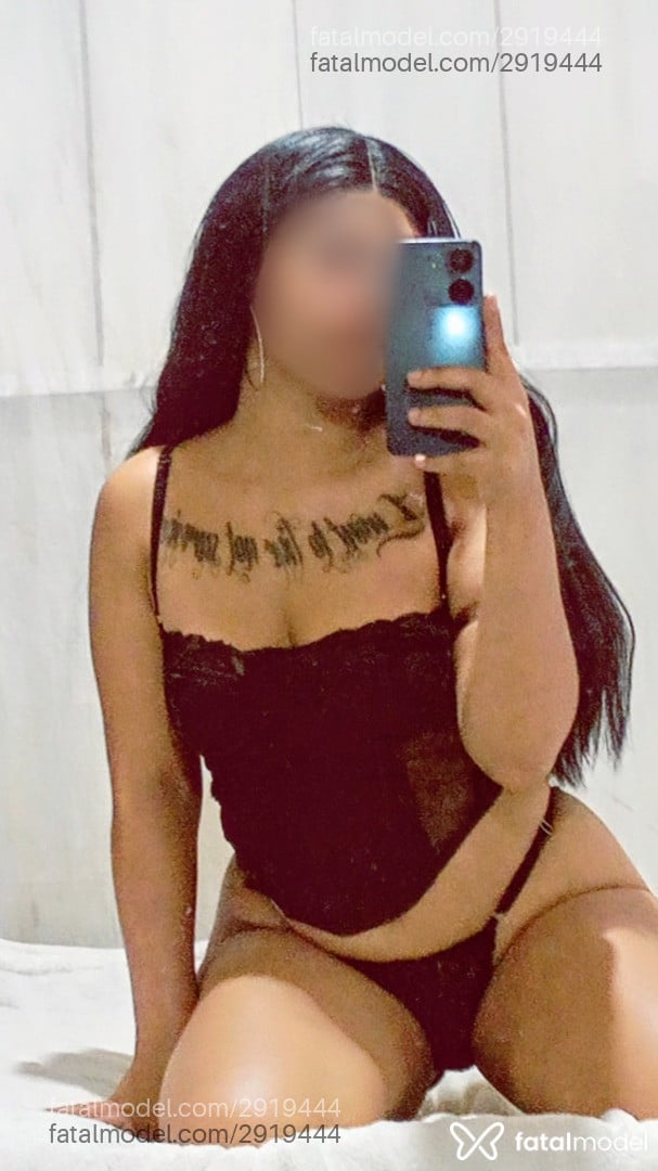 Acompanhante mulher morena (o) de olhos castanhos - Carolina Solaris