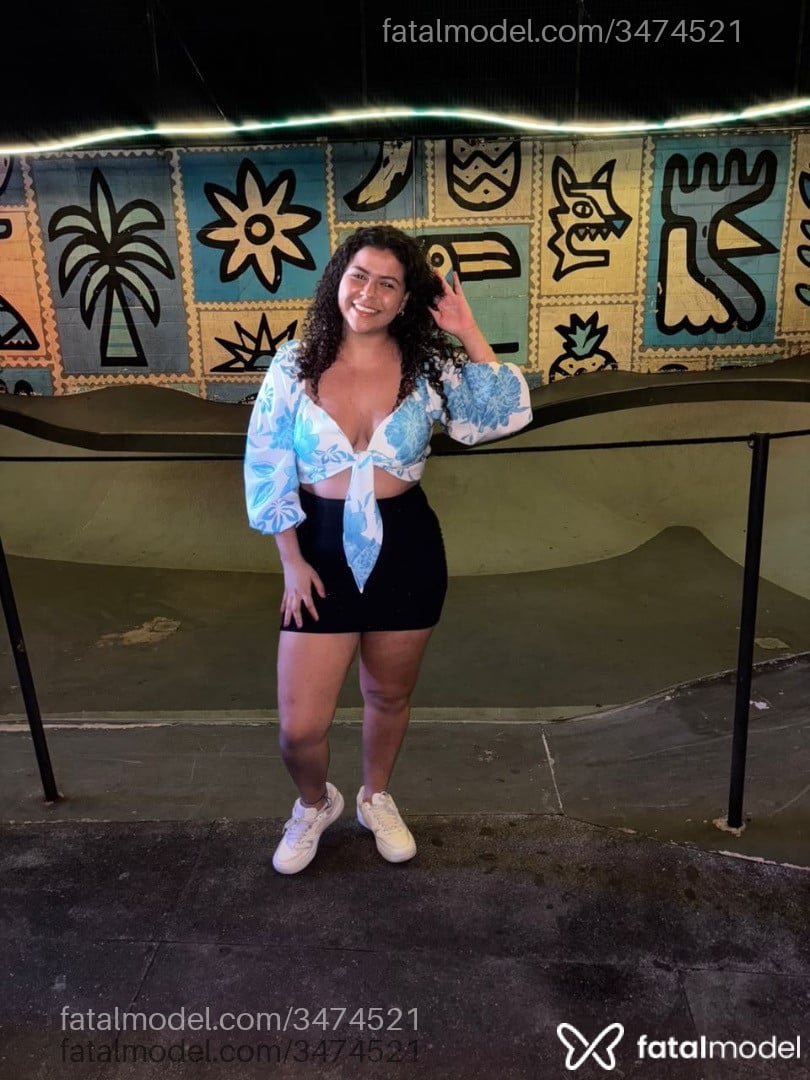 Acompanhante mulher morena (o) de olhos castanhos - Cristal