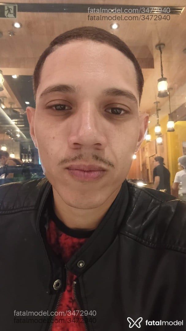 Acompanhante homem com cabelo castanho de olhos mel - Erick Acompanhante homem com cabelo castanho de olhos mel - Erick