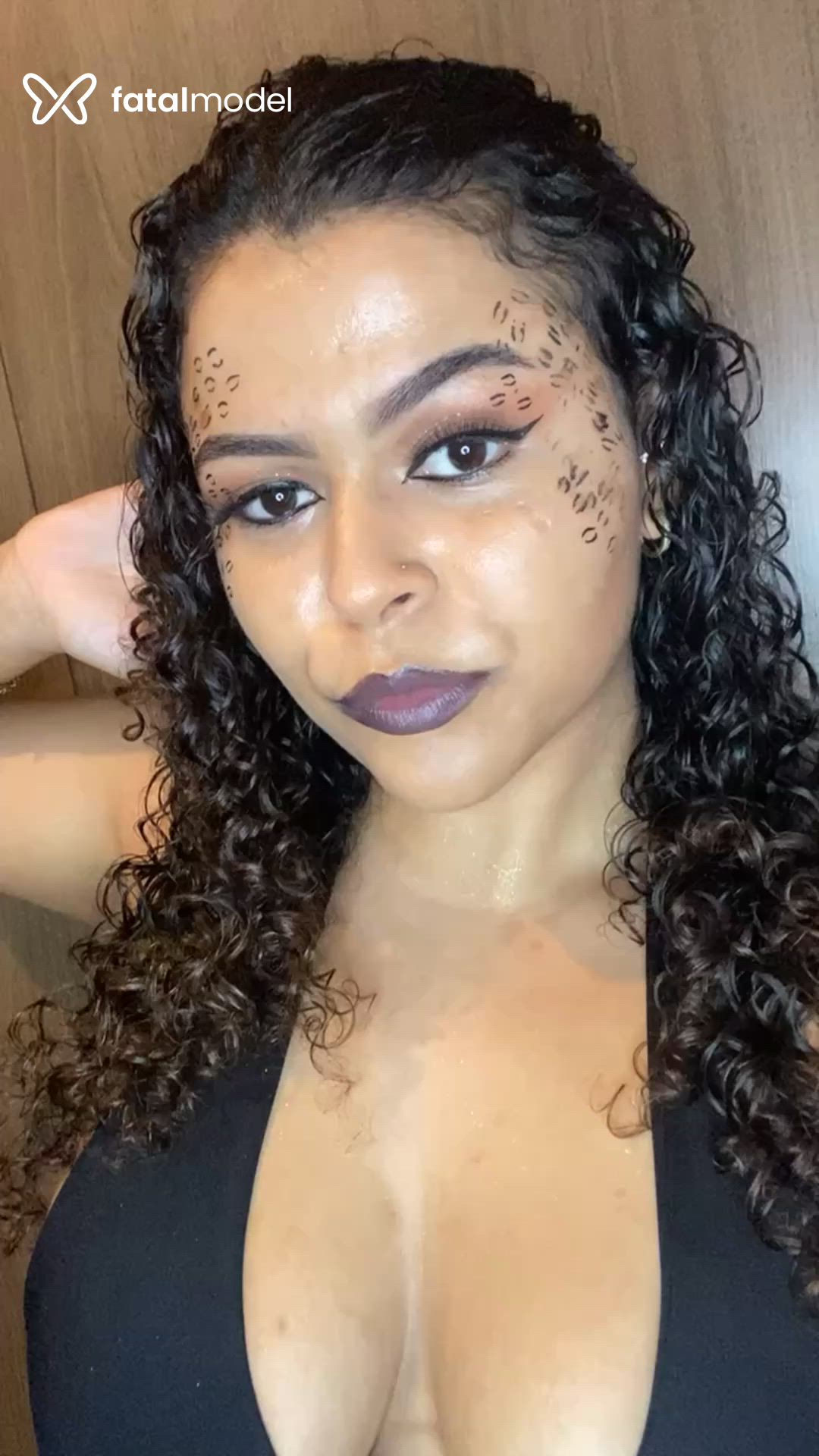 Acompanhante mulher morena (o) de olhos castanhos - Cristal