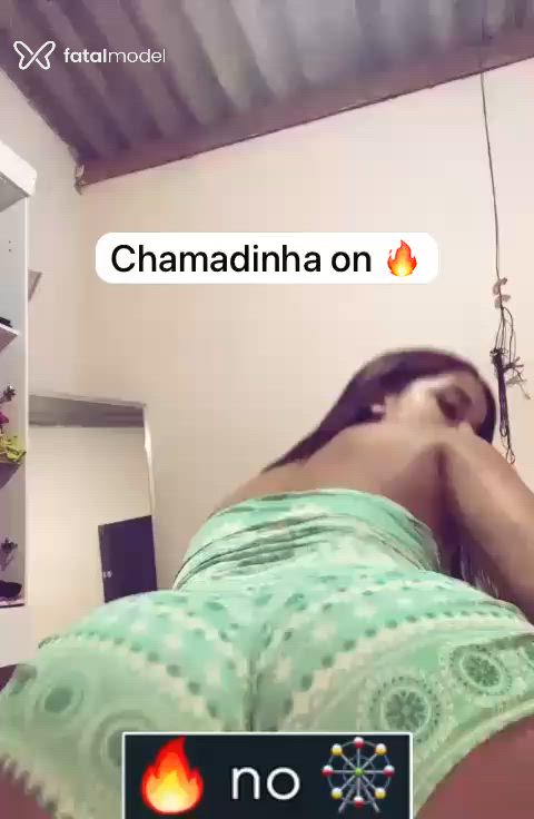 Acompanhante mulher trans com cabelo castanho de olhos castanhos - Larissa