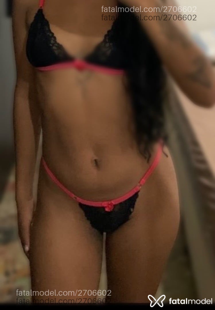 Acompanhante mulher morena (o) de olhos pretos - Raquel