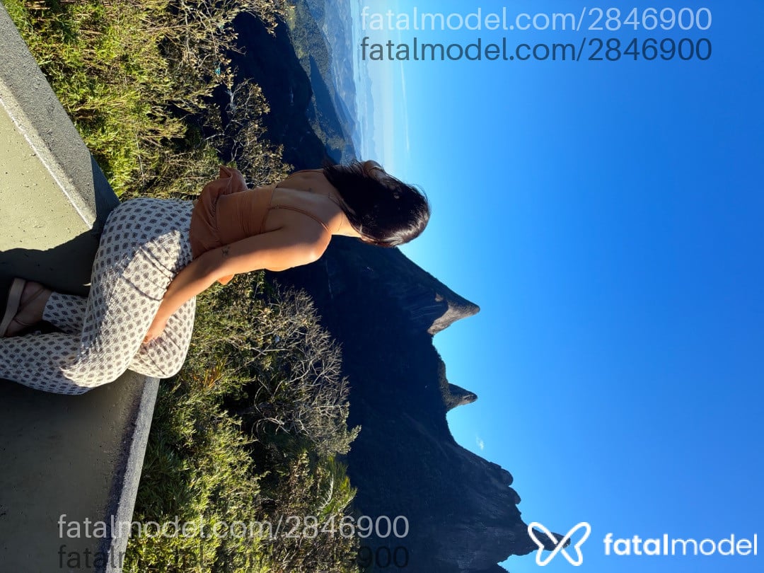Acompanhante mulher morena (o) de olhos castanhos - Grazi