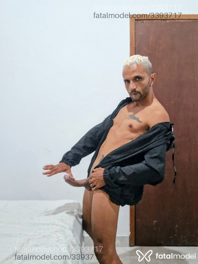 Acompanhante homem com cabelo castanho de olhos pretos - Morfeu