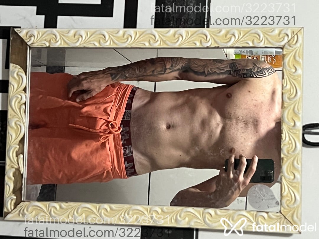 Acompanhante homem loira (o) de olhos azuis - Vytinhooo
