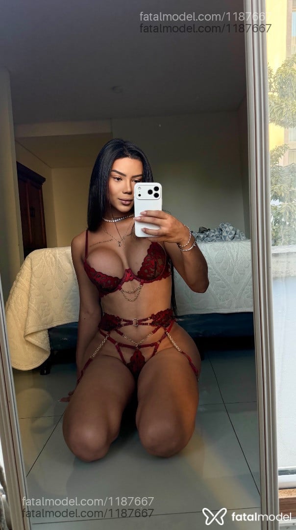 Acompanhante travesti morena (o) de olhos pretos - ISABELLA BERTASSI