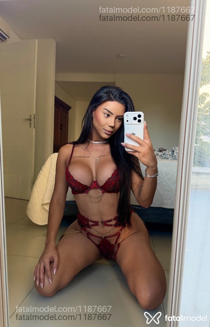 Acompanhante travesti morena (o) de olhos pretos - ISABELLA BERTASSI