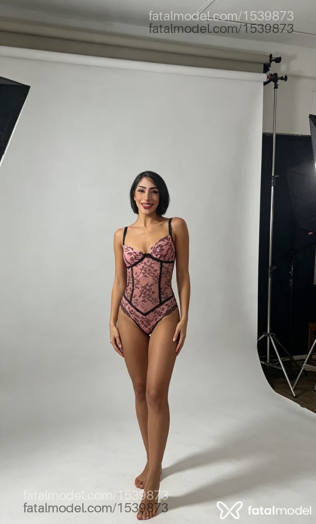 Acompanhante mulher trans morena (o) de olhos castanhos - Meel Silva
