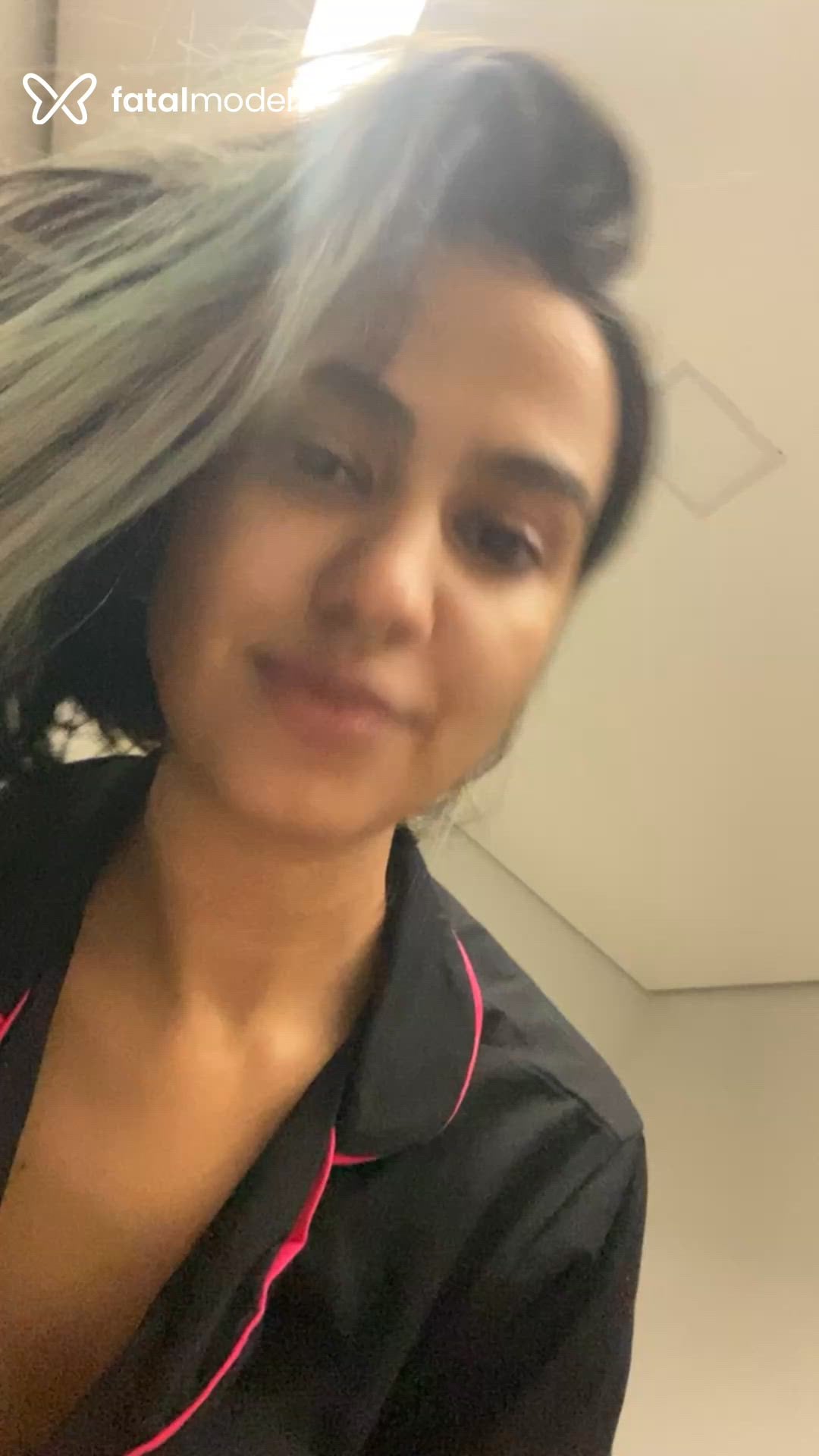 Acompanhante mulher morena (o) de olhos pretos - Lara Luiza