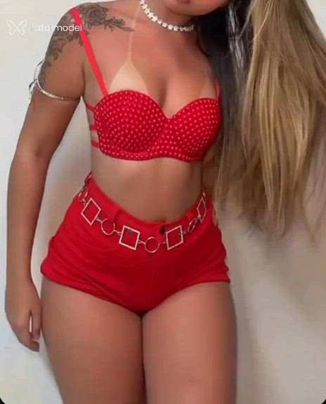 Acompanhante mulher loira (o) de olhos castanhos - Isabelle Valentina
