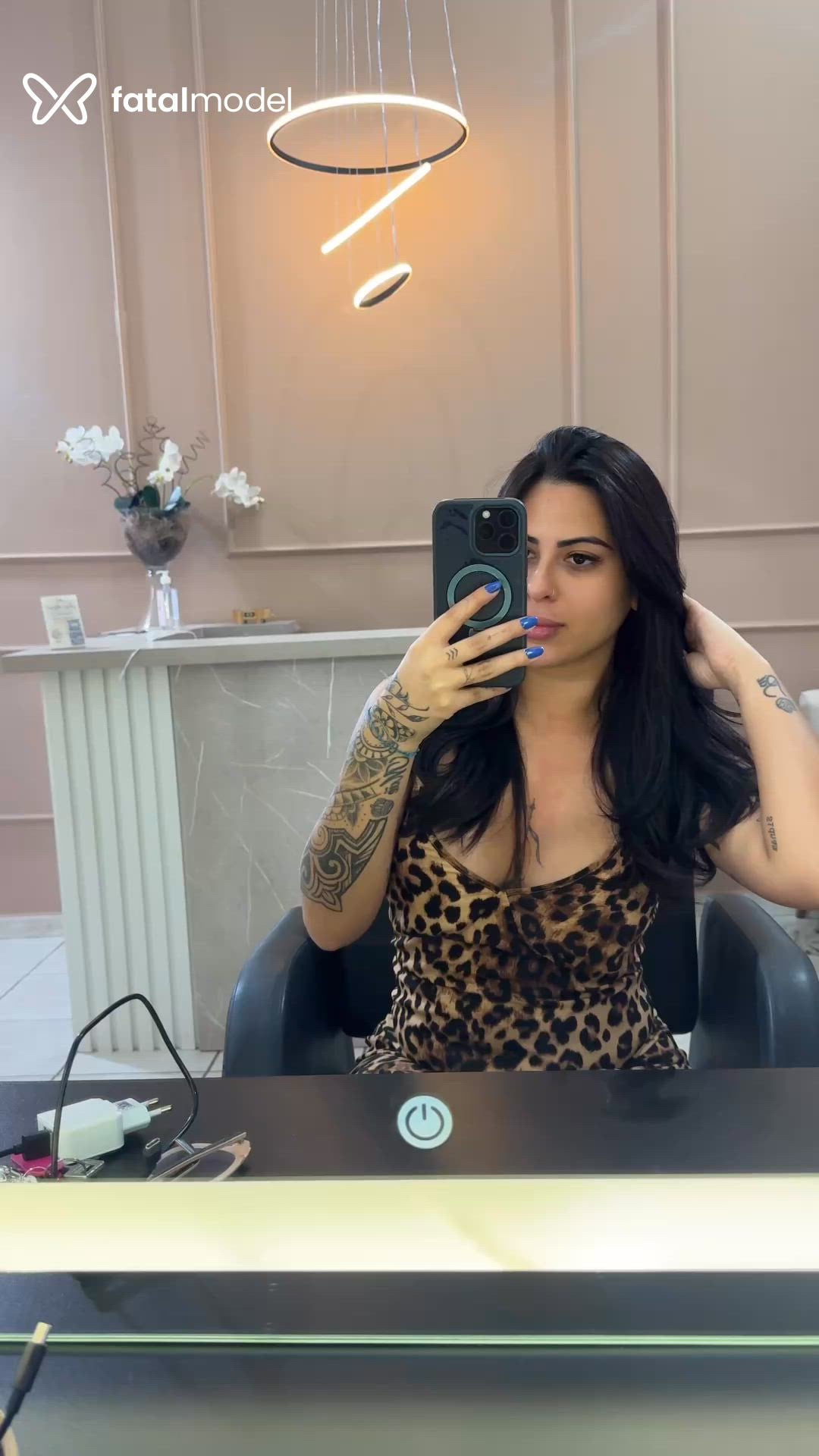 Acompanhante mulher morena (o) de olhos castanhos - Serena Khalifa