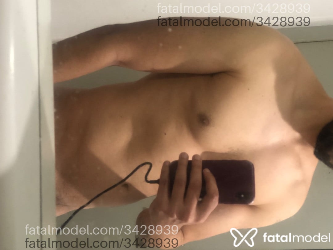 Acompanhante homem morena (o) de olhos castanhos - Erick
