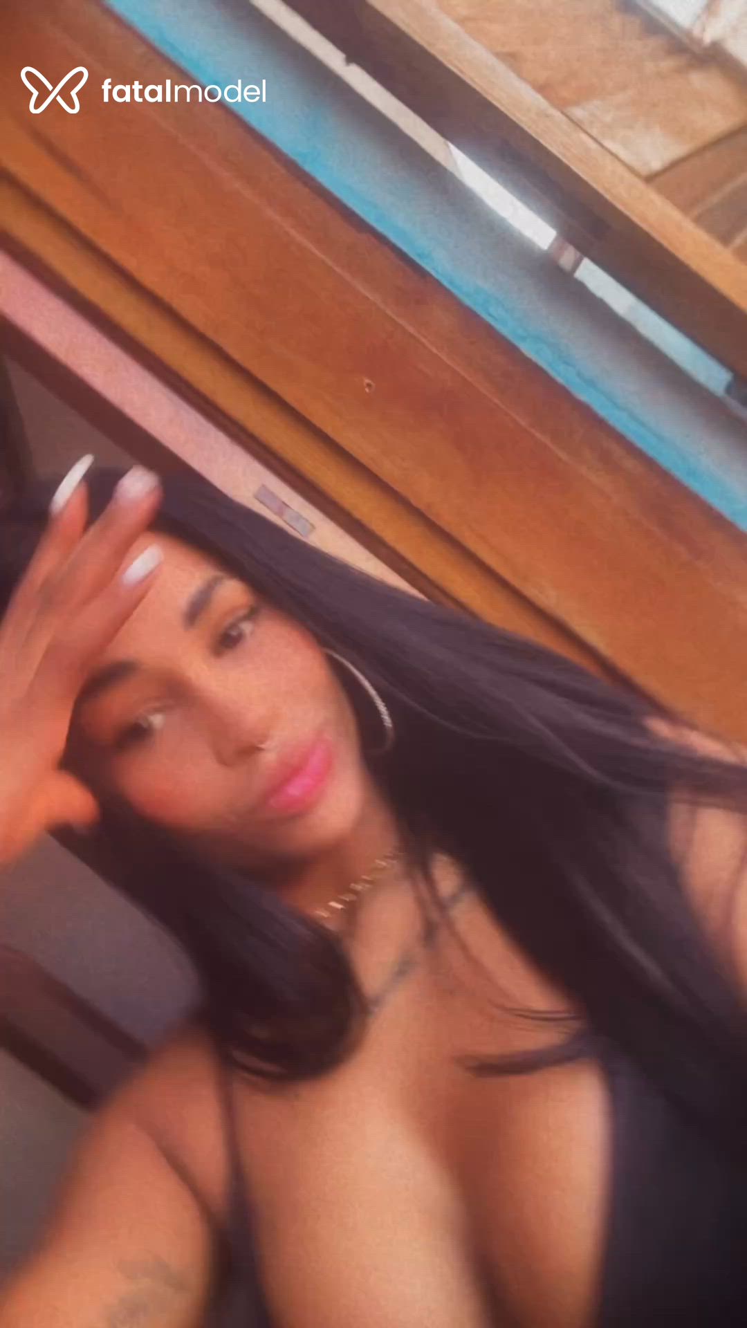 Acompanhante mulher morena (o) de olhos pretos - Gaby Bela