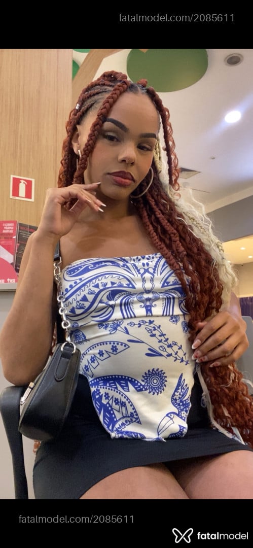 Acompanhante mulher trans morena (o) de olhos castanhos - Moreninhaquente