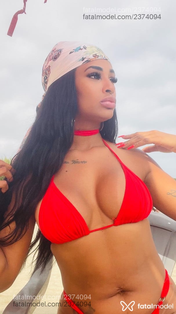 Acompanhante mulher morena (o) de olhos pretos - Gaby Bela