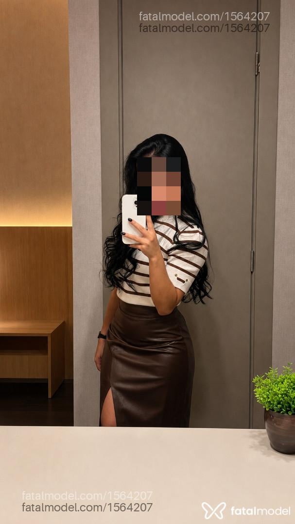 Acompanhante mulher morena (o) de olhos pretos - Maitê