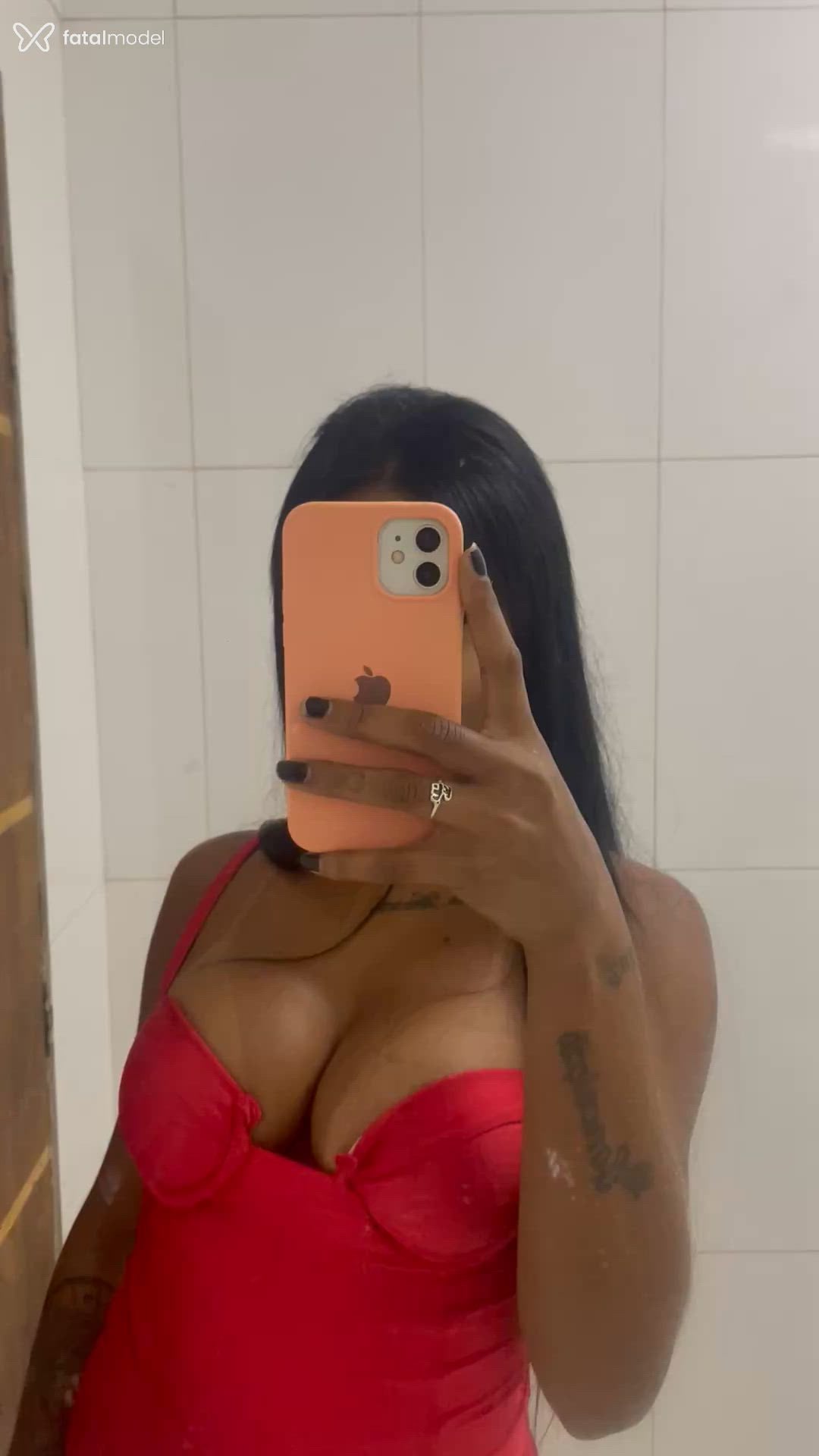 Acompanhante mulher morena (o) de olhos pretos - Gaby Bela
