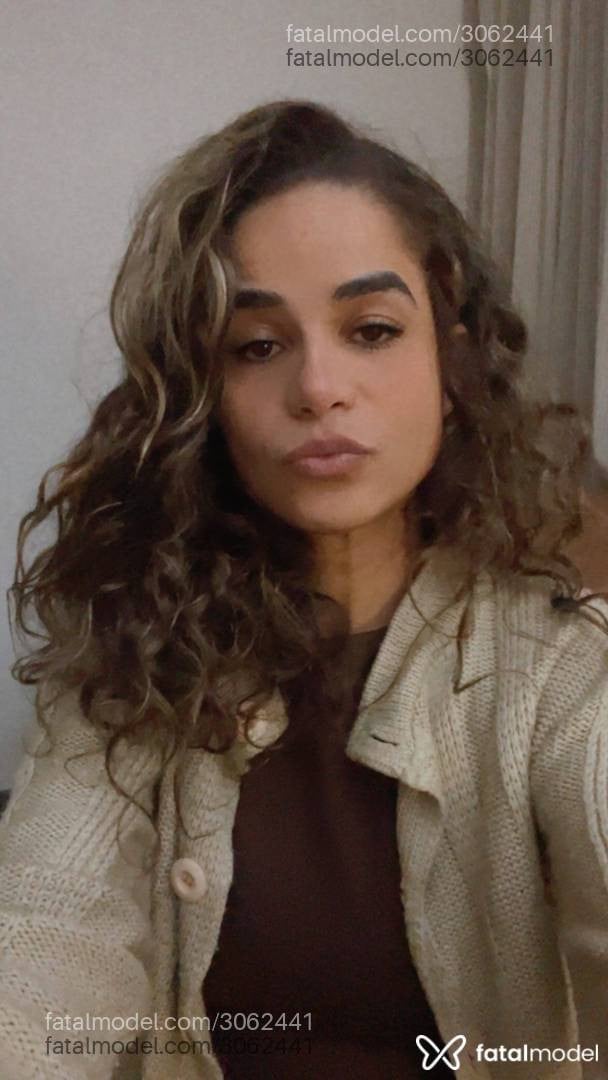 Acompanhante mulher loira (o) de olhos castanhos em São José - Amanda