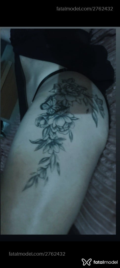 Acompanhante mulher trans com cabelo castanho de olhos castanhos - Robertatrans