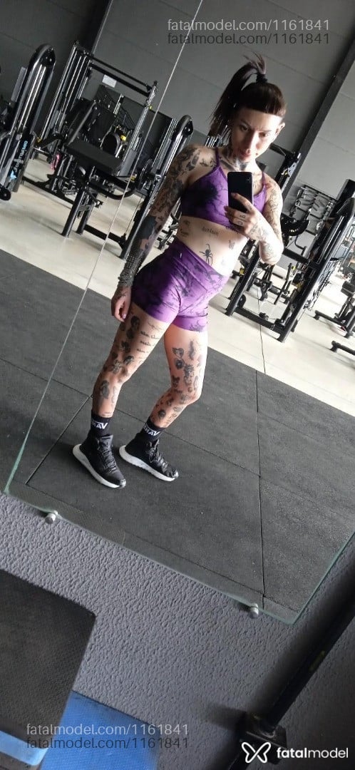 Acompanhante travesti com cabelo castanho de olhos mel - Menddy