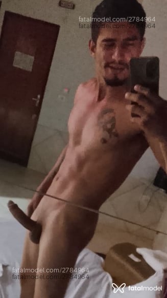 Acompanhante homem com cabelo castanho de olhos castanhos - Victor Acompanhante homem com cabelo castanho de olhos castanhos - Victor