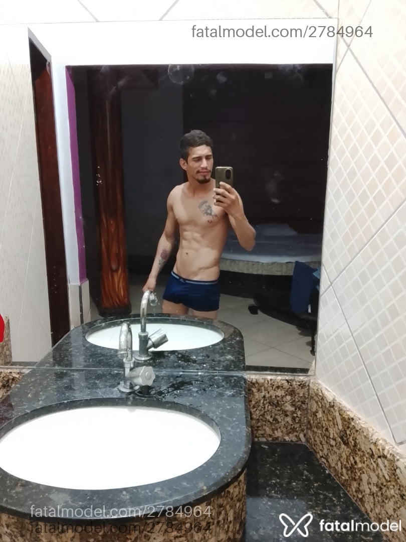 Acompanhante homem com cabelo castanho de olhos castanhos - João Lihma