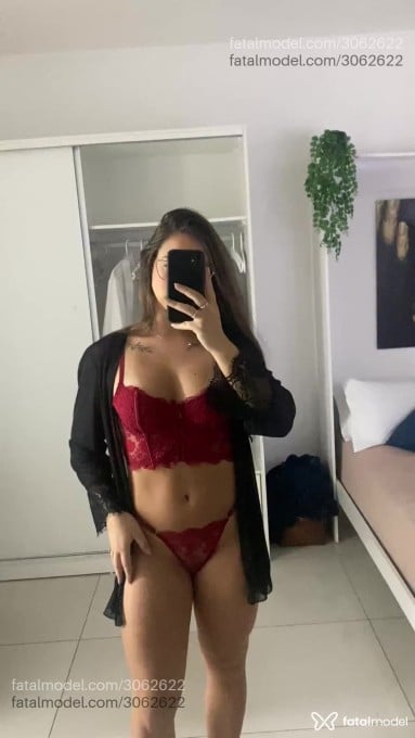 Acompanhante mulher com cabelo castanho de olhos castanhos em Balneário Camboriú - ísis