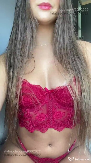 Acompanhante mulher com cabelo castanho de olhos castanhos em Balneário Camboriú - ísis