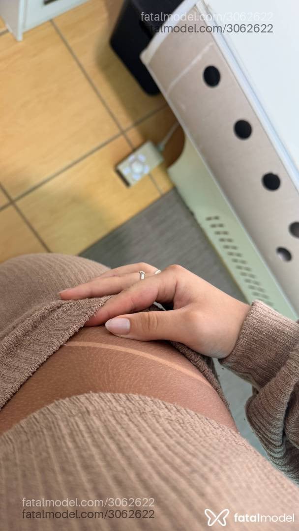 Acompanhante mulher com cabelo castanho de olhos castanhos - ísis