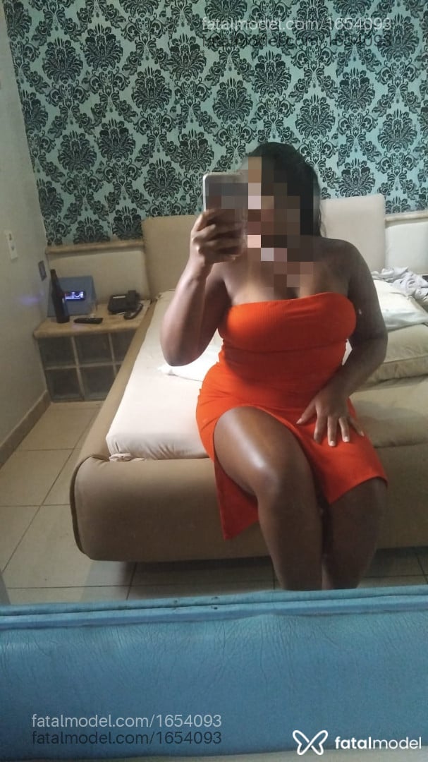 Acompanhante mulher com cabelo castanho de olhos pretos - Gabrielly França