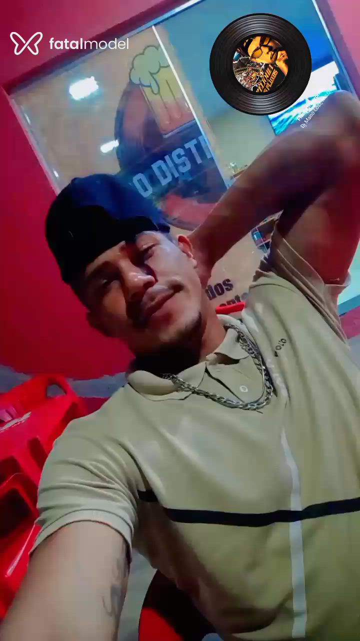 Acompanhante homem com cabelo castanho de olhos pretos - Josiel Acompanhante homem com cabelo castanho de olhos pretos - Josiel