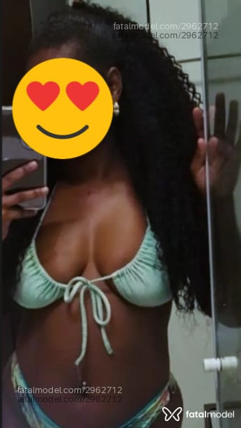 Acompanhante mulher com cabelo castanho de olhos castanhos - Maju