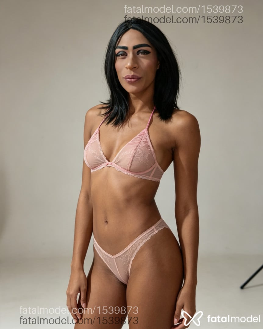 Acompanhante mulher trans morena (o) de olhos castanhos - Meel Silva