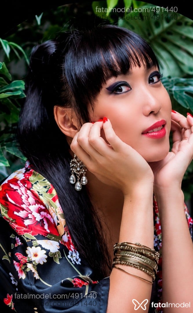 Acompanhante travesti morena (o) de olhos pretos - Ayumi