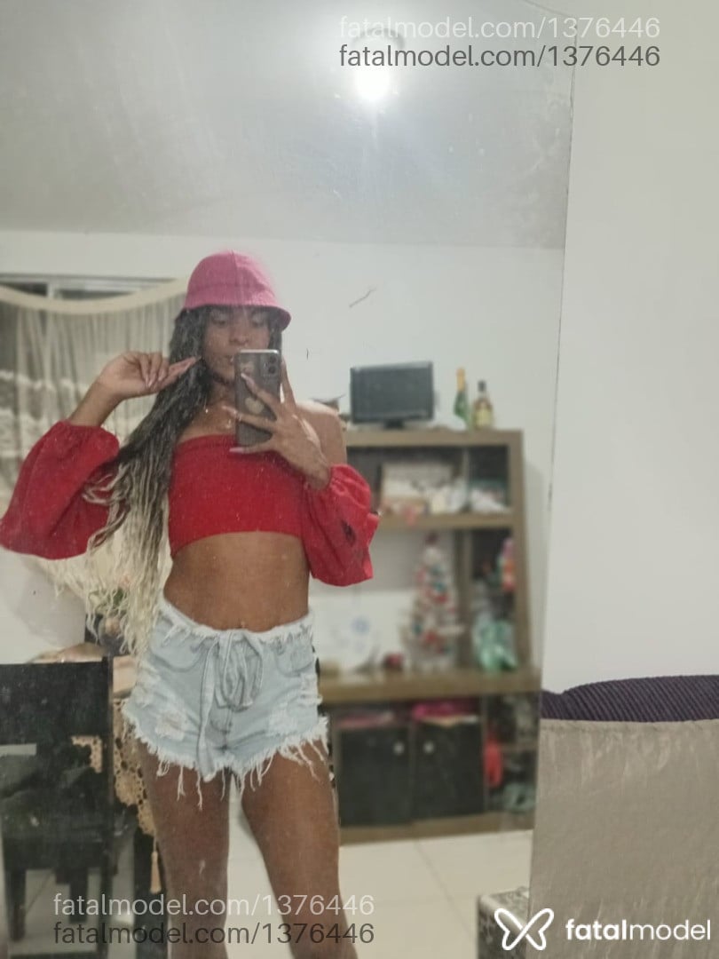 Acompanhante travesti com cabelo castanho de olhos castanhos - Kyara Dantas