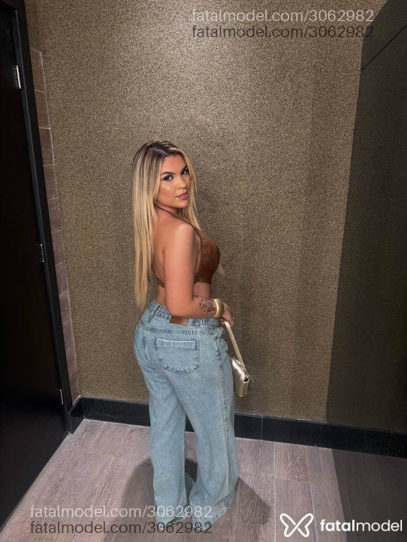 Acompanhante mulher loira (o) de olhos castanhos em Aracaju - Aguines Silva