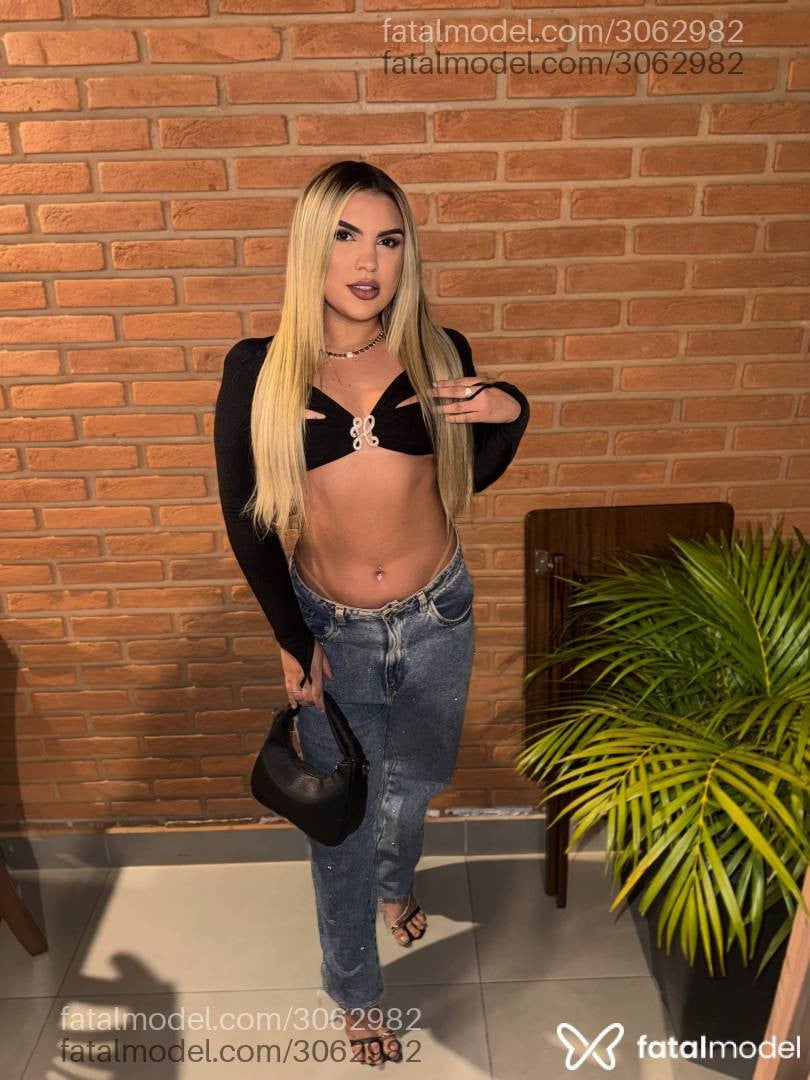 Acompanhante mulher loira (o) de olhos castanhos em Feira de Santana - Aguines Silva