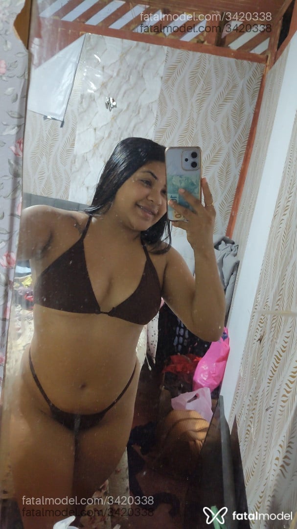 Acompanhante mulher morena (o) de olhos pretos - Victoria Lima Acompanhante mulher morena (o) de olhos pretos - Victoria Lima