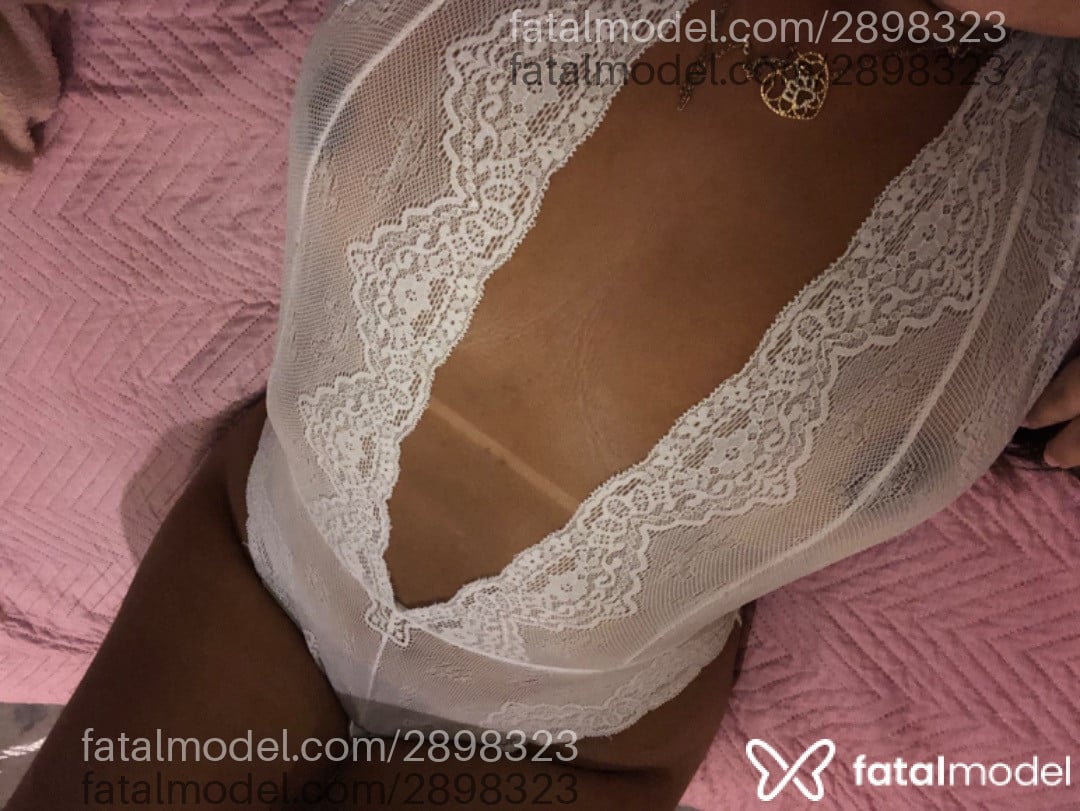 Acompanhante mulher com cabelo castanho de olhos castanhos - Aylla Acompanhante mulher com cabelo castanho de olhos castanhos - Aylla