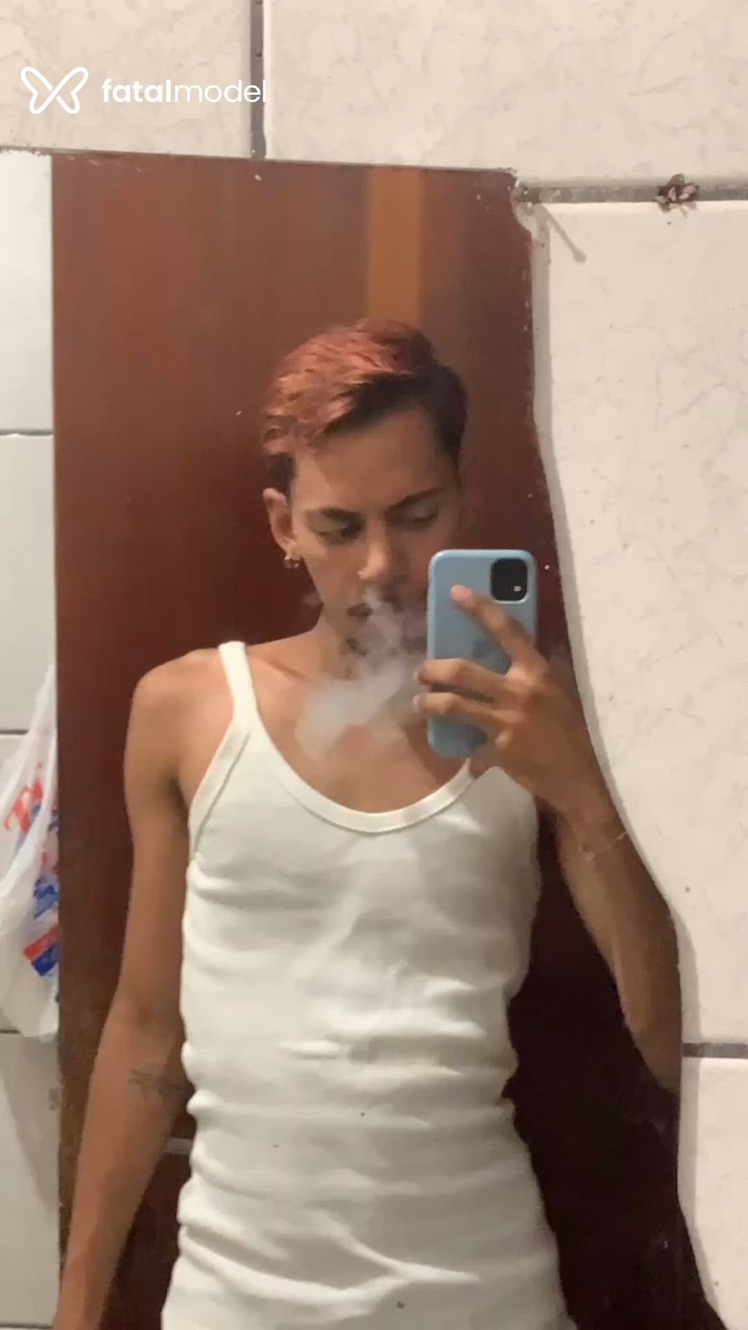 Acompanhante homem com cabelo colorido de olhos castanhos - Bruninho