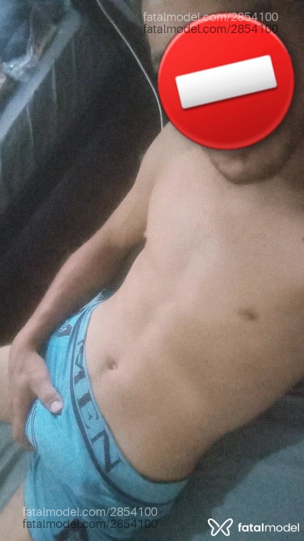 Acompanhante homem com cabelo castanho de olhos pretos - Libriano Acompanhante homem com cabelo castanho de olhos pretos - Libriano