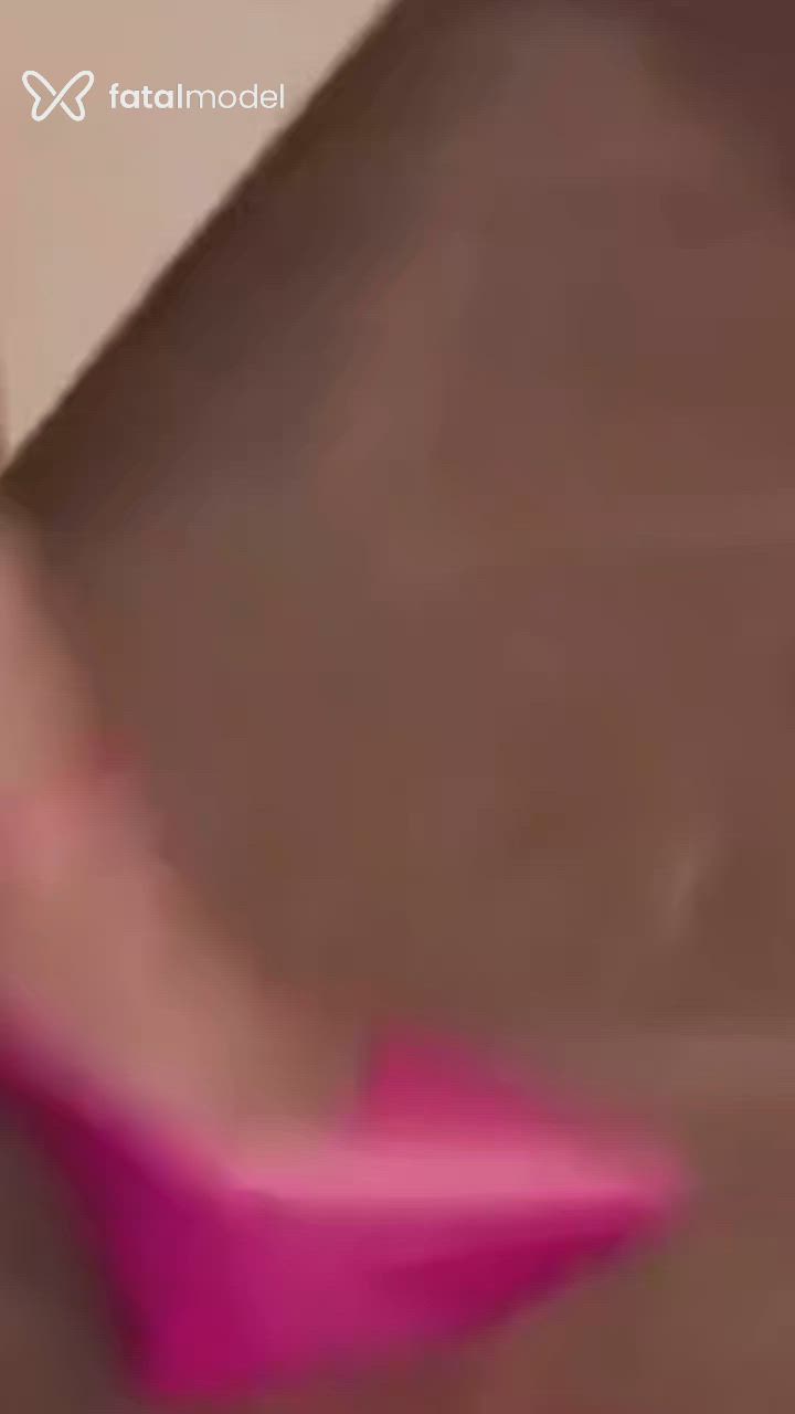 Acompanhante mulher trans morena (o) de olhos castanhos - Fendí