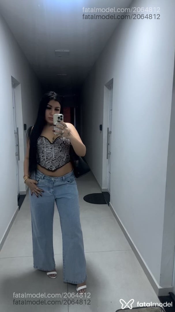 Acompanhante mulher morena (o) de olhos castanhos - Mirella